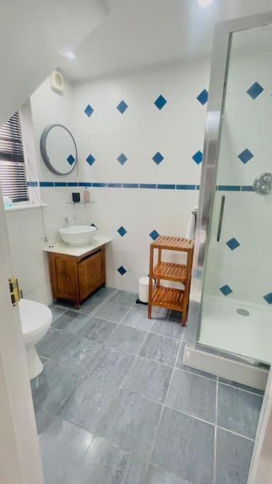 Amazing Location - City Of London- 2 Bedroom Stunning Canal View House With Private Garden,Parking & Balcony Ngoại thất bức ảnh