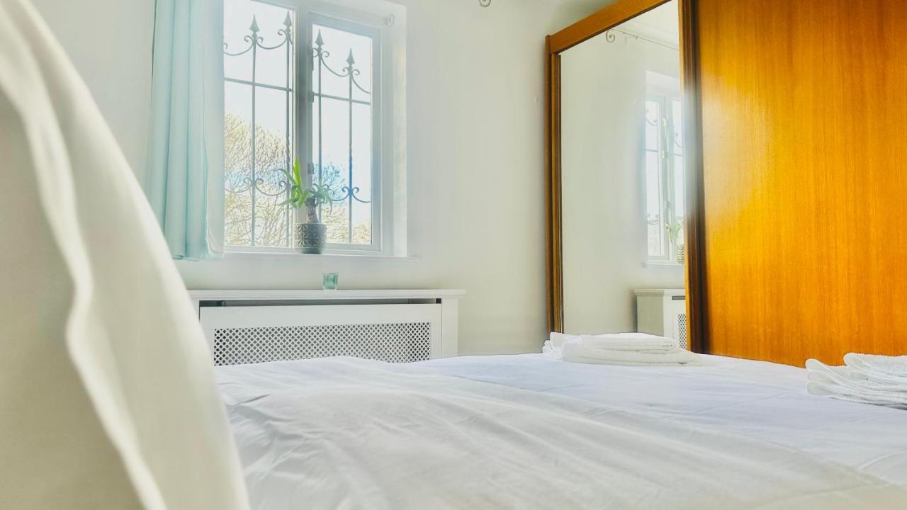 Amazing Location - City Of London- 2 Bedroom Stunning Canal View House With Private Garden,Parking & Balcony Ngoại thất bức ảnh