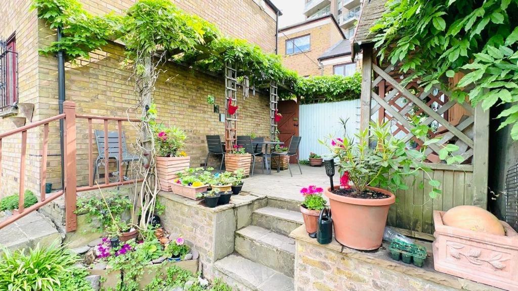 Amazing Location - City Of London- 2 Bedroom Stunning Canal View House With Private Garden,Parking & Balcony Ngoại thất bức ảnh